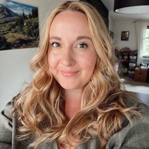 Meet your Posher, Esther